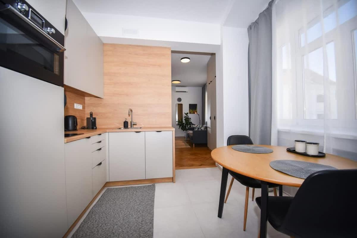 City Center Studio - Comfy & Modern Bratislava Buitenkant foto